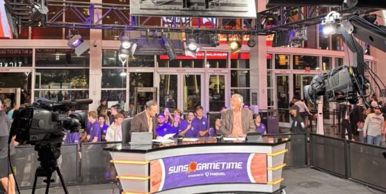 Los Phoenix Suns ofrecen a los estudiantes una perspectiva sobre la transmisión deportiva