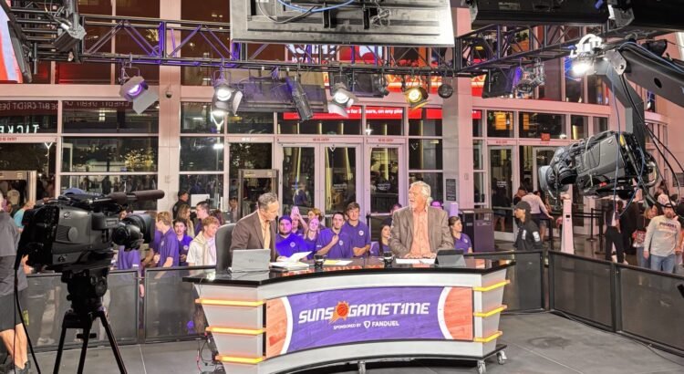 Los Phoenix Suns ofrecen a los estudiantes una perspectiva sobre la transmisión deportiva