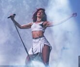 Dua Lipa rinde homenaje a artistas latinos en su “Radicalism Tour”