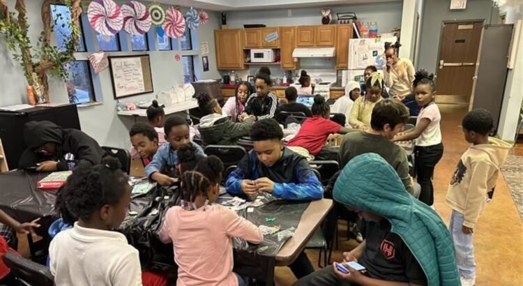 Phoenix Family ayuda a familias con dificultades durante la temporada navideña